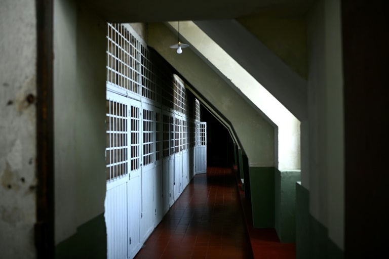 Des cellules où étaient enfermées des jeunes filles dans l'école dite de préservation du château de Cadillac, le 26 avril 2024 en Gironde