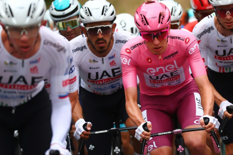 Le maillot rose slovène Tadej Pogacar lors de la 3e étape du Tour d'Italie, entre Novare et Fossano, le 6 mai 2024.