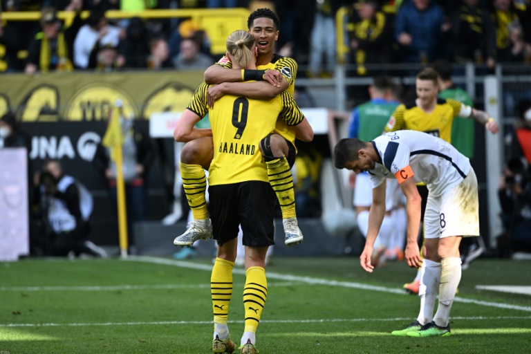 Lorsqu'ils ont joué ensemble à Dortmund, Erling Haaland et Jude Bellingham ont souvent collaboré pour marquer. Ils célèbrent ici un but contre Bochum en Bundesliga le 30 avril 2022.