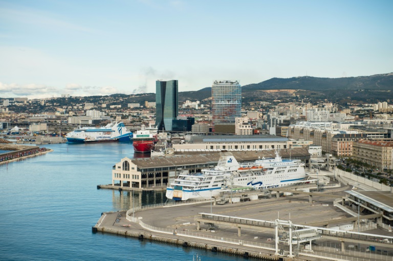 La tour du siège de la CMA-CGM (g) dans le port de Marseille, le 15 novembre 2019
