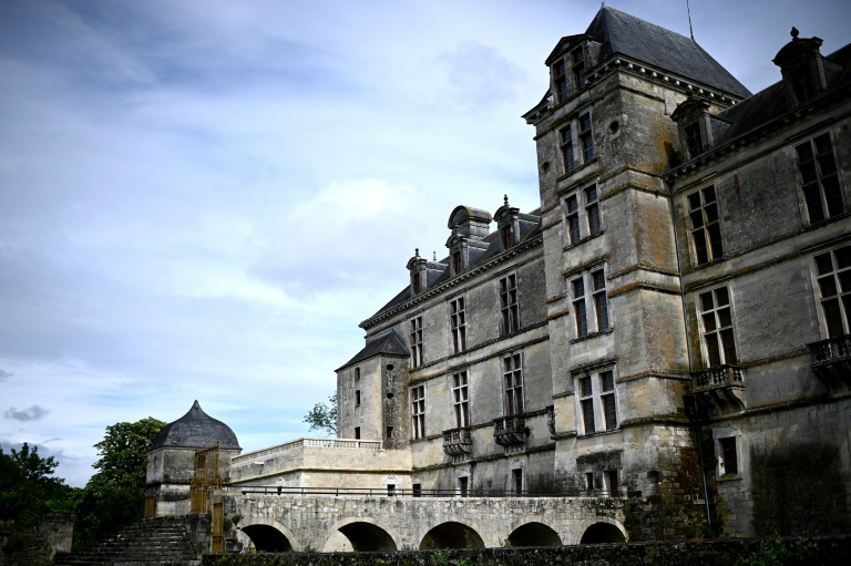 Le château de Cadillac qui a abrité l'école de préservation pour jeunes filles, le 26 avril 2024 en Gironde