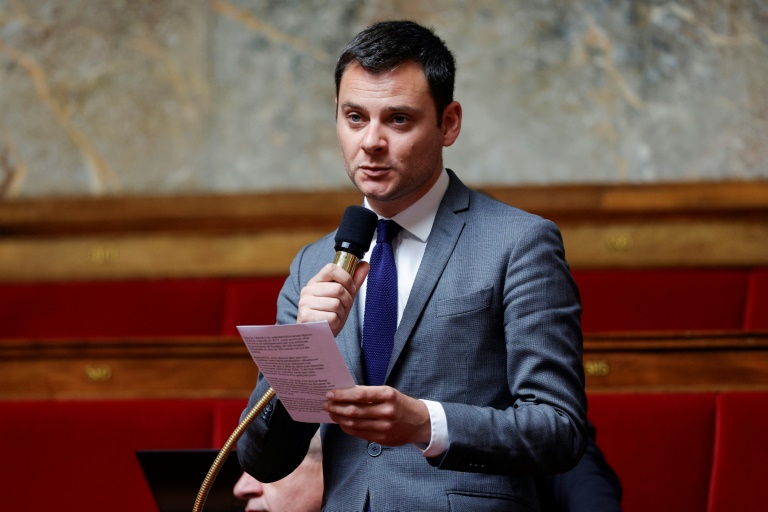 Le député Renaissance Damien Adam s'exprime lors d'une séance de questions au gouvernement à l'Assemblée nationale, à Paris, le 27 juin 2023