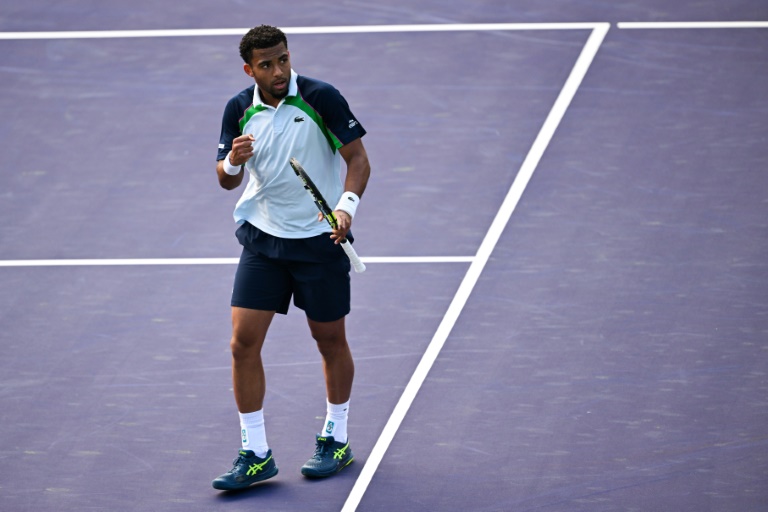 Le Français Arthur Fils lors de sa défaite contre le Russe Daniil Medvedev en quart de finale d'Indian Wells (Californie) le 13 mars 2025