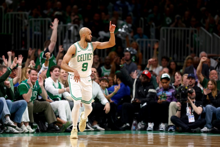 Derrick White (Boston Celtics) lors du match 1 des play-offs NBA contre le Orlando Magic au TD Garden le 20 avril 2025 à Boston, Massachusetts.