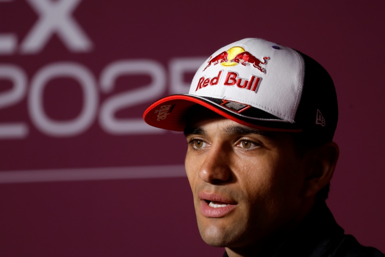 Le champion du monde en titre de MotoGP Jorge Martin dorénavant pilote Aprilia officiel en conférence de presse lors du GP du Qatar à Lusail près de Doha le 10 avril 2025
