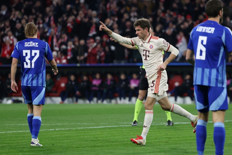L'attaquant du Bayern Thomas Müller célèbre son but contre le SK Slovan Bratislava en Ligue des Champions le 29 janvier 2025 à Munich