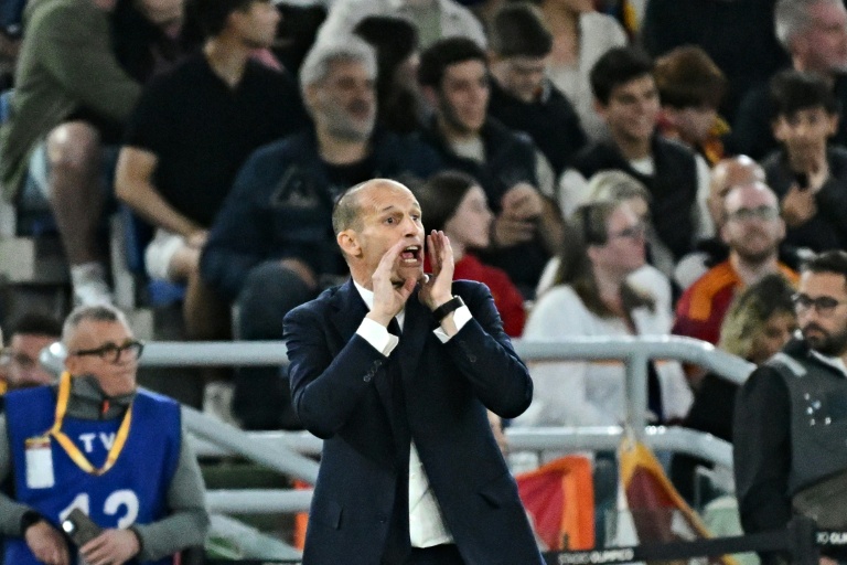 Massimiliano Allegri lorsqu'il entraînait la Juventus Turin, durant le match de Championnat d'Italie entre l'AS Rome et son équipe le 5 mai 2024 au Stade olympique de Rome
