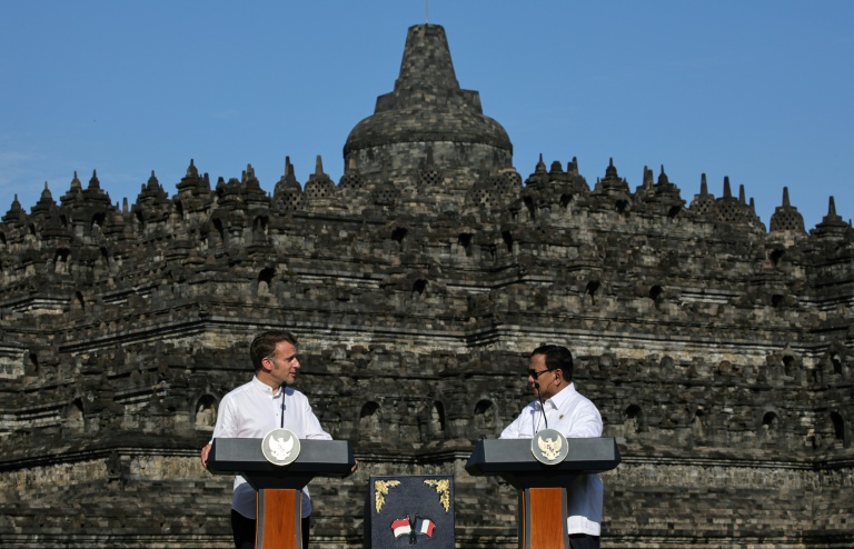 Emmanuel Macron et Prabowo Subianto au temple de Borobudur le 29 mai 2025