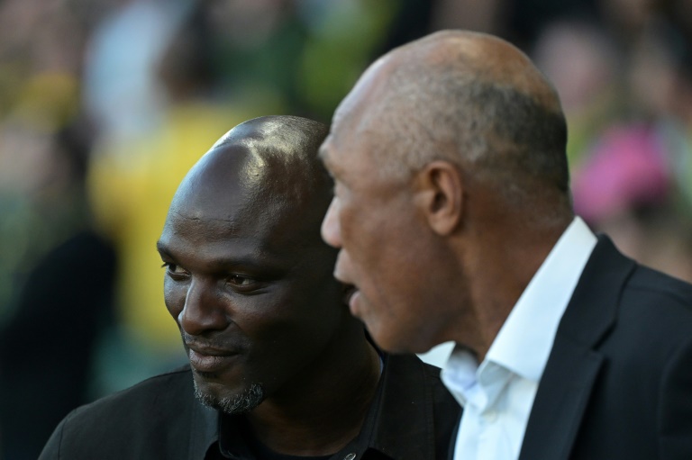 L'entraîneur de Montpellier Zoumana Camara (à gauche) et Antoine Kombouaré, alors coach de Nantes, lors du match de L1 opposant leurs équipes le 17 mai 2025 au Stade de la Beaujoire–Louis Fonteneau de Nantes en France