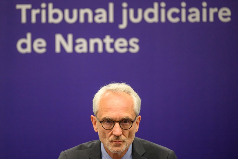 Le procureur de la République de Nantes, Antoine Leroy, lors d'une conférence de presse au lendemain d'une attaque au couteau dans un lycée à Nantes, le 25 avril 2025