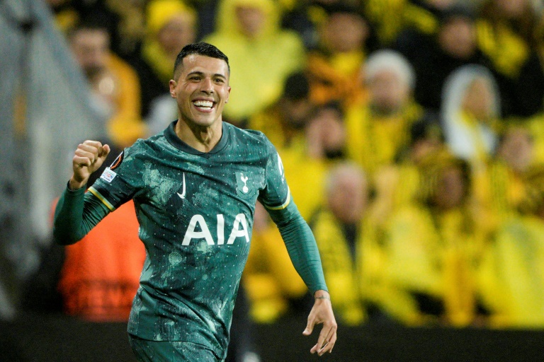 Pedro Porro pour Tottenham à Bodoe le 8 mai 2025