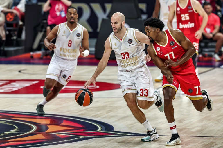 Le monégasque Nick Calathes durant la demie finale de l'Euroligue vendredi contre l'Olympiacos.