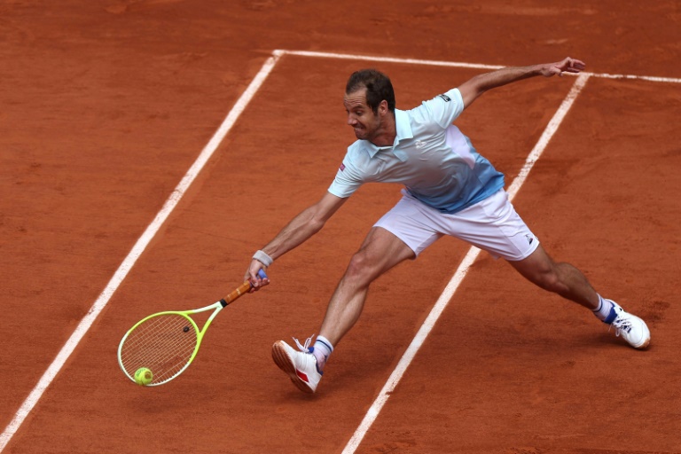 Richard Gasquet lors du dernier match de sa carrière jeudi à Roland-Garros, contre le N.1 mondial Jannik Sinner.