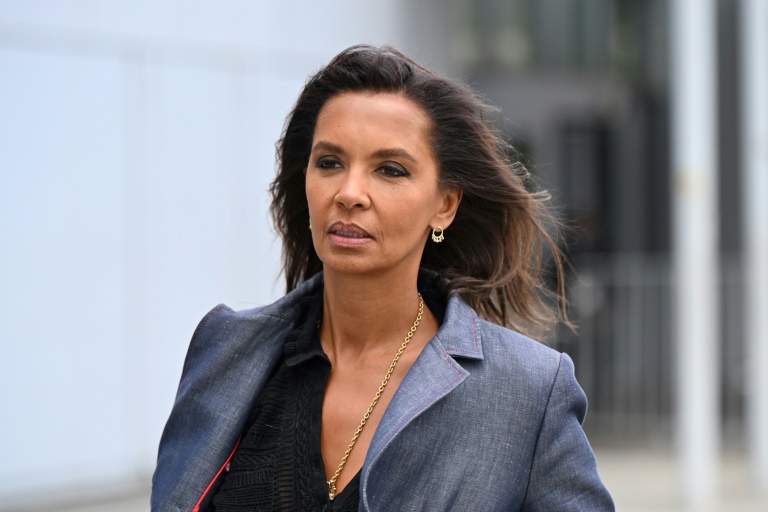 Karine Le Marchand quitte le tribunal de Paris le 26 mai 2025