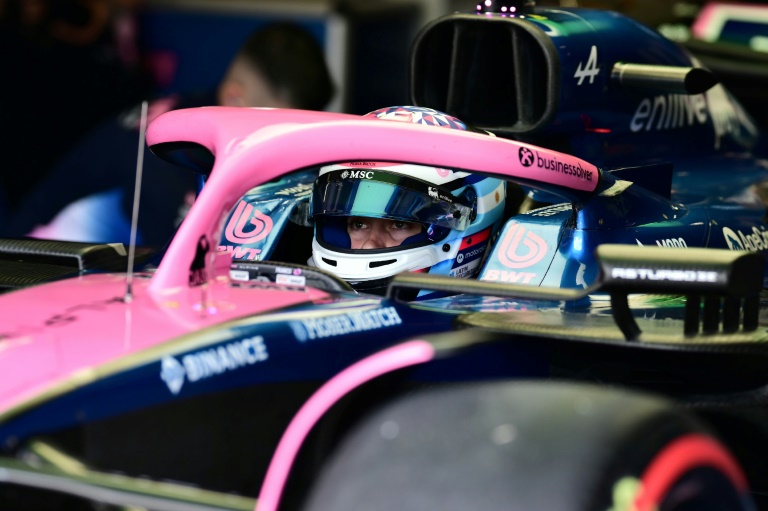 Le pilote argentin Franco Colapinto au volant de son Alpine lors des qualifications du Grand-Prix d'Emilie-Romagne sur le circuit d'Imola (Italie) le 17 mai 2025.