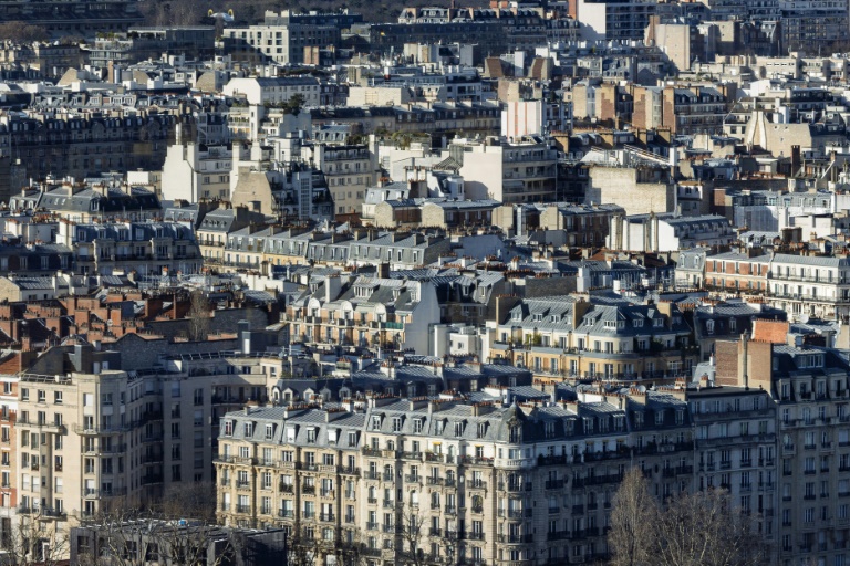 A Paris, les prix restent stables autour de 9.500 euros le m2 au premier trimestre et devraient atteindre 9.750 euros en juillet, selon les notaires du Grand Paris
