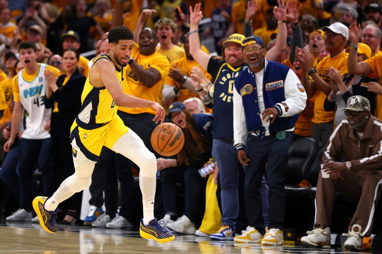 Tyrese Haliburton soutenu par le public d'Indianapolis lors de la victoire des Pacers face aux NY Knicks, le 25 mai 2025