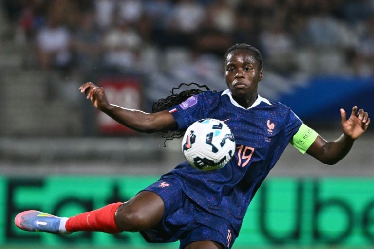 La nouvelle capitaine des Bleues Griedge Mbock contre la Suisse en Ligue des nations, le 30 mai 2025 à Nancy