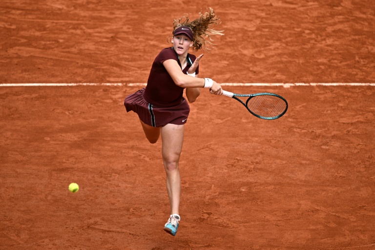 La Russe Mirra Andreeva, N.6 monsdiale, au 1er tour de Roland-Garros contre l'Espagnole Cristina Bucsa le 27 mai 2025 à Paris