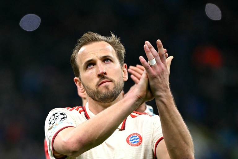 Le buteur anglais du Bayern Munich Harry Kane à la fin du quart de finale retour de Ligue des champions contre l'Inter Milan le 16 avril 2025 au stade San Siro à Milan