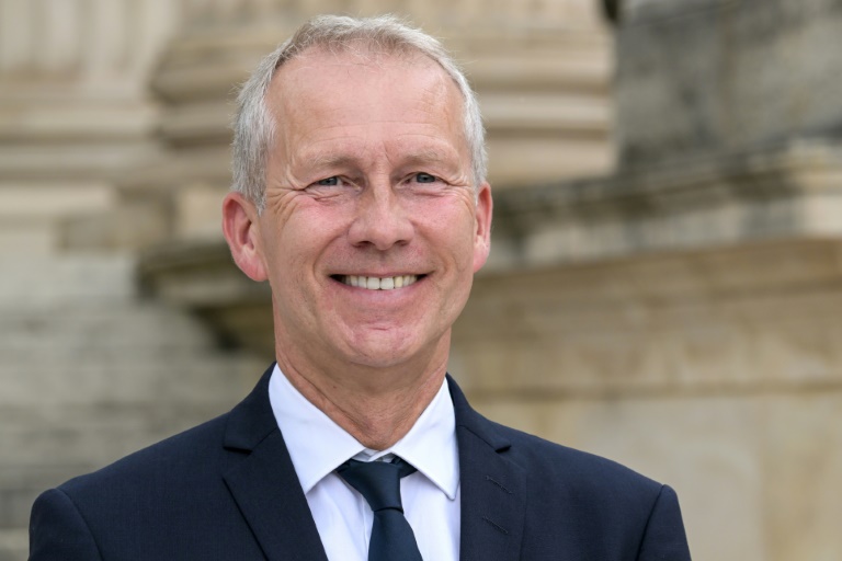 Le député socialiste Guillaume Garot arrive à l'Assemblée nationale, à Paris, le 9 juillet 2024
