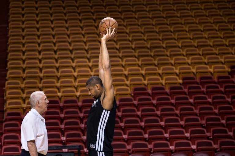 L'ancien coach des San Antonio Spurs Gregg Popovich et la légende de la franchise Tim Duncan, le 19 juin 2013 à Miami