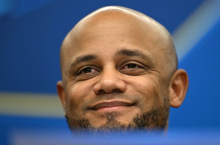 L'entraineur belge du club de football allemand du Bayern Munich Vincent Kompany lor d'une conférence de presse avant le match de Ligue des champions contre le Bayer Leverkusen au BayArena stadium à Leverkusen (Allemagne) le 10 mars 2025.