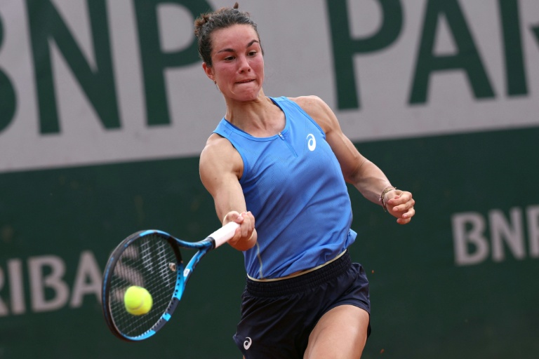 La Française Lois Boisson lors de son match du deuxième tour contre l'Ukrainienne Anhelina Kalinina du tournoi de Roland-Garros, à Paris, le 29 mai 2025