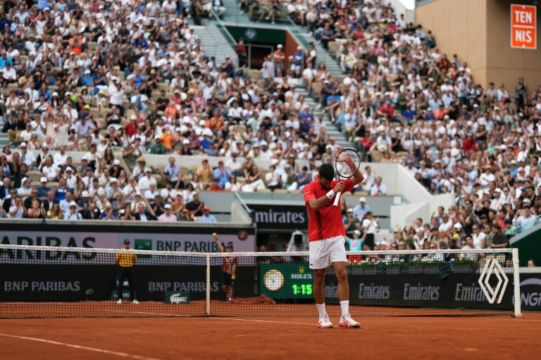 Novak Djokovic lors de son match contre le Français Corentin Moutet à Roland-Garros, le 29 mai 2025.