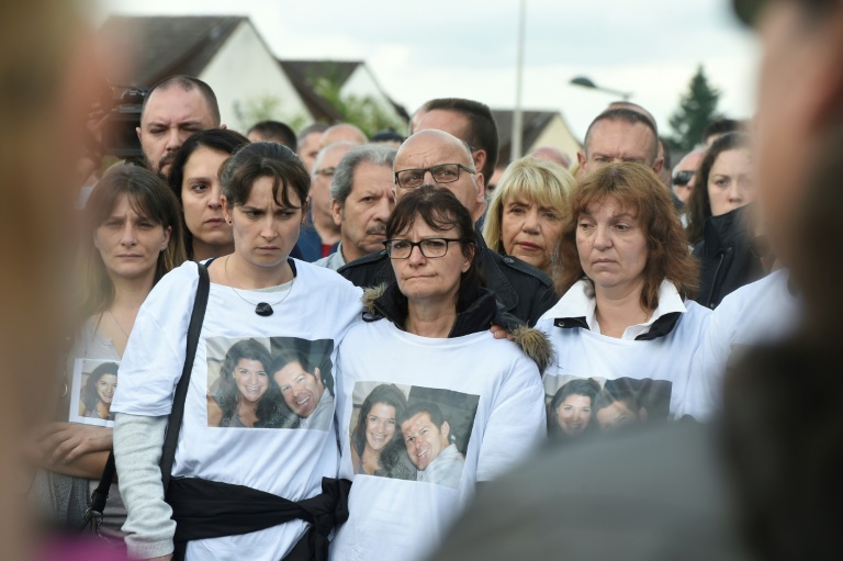 Rassemblement en hommage aux victimes Jean-Baptiste Salvaing et Jessica Schneider, le 16 juin 2016 à Magnanville (Yvelines)