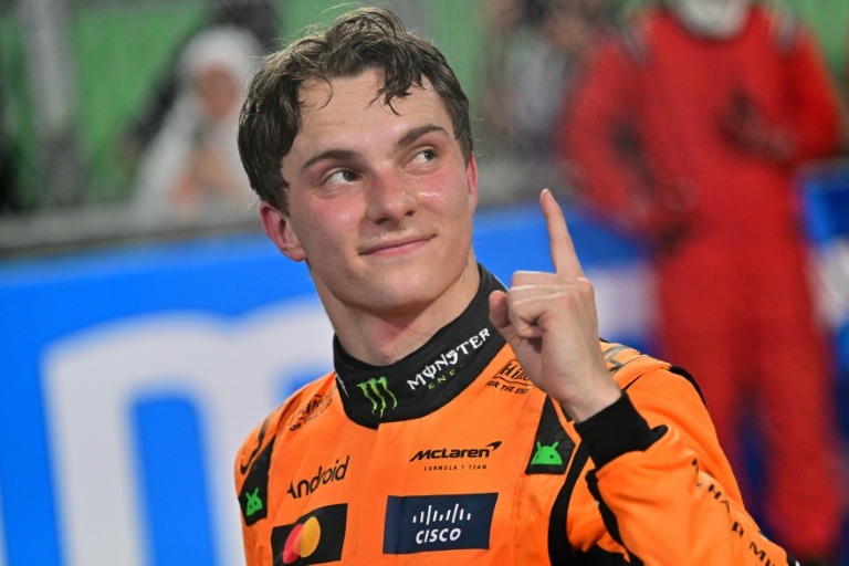 Le pilote de Formule 1 australien Oscar Piastri (McLaren) après sa victoire au Grand Prix d'Arabie saoudite à Jeddah le 20 avril 2025.