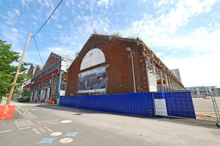 L'ancienne usine monumentale Fives Cail Babcock (FCB) rénovée en éco-quartier Fives Cail après désamiantage, le 21 mai 2025 à Lille, dans le nord de la France