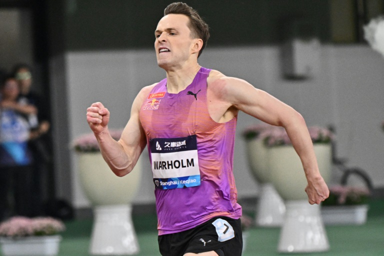 Le Norvégien Karsten Warholm lors de sa victoire sur le 400 m haies au meeting de Shanghai (Chine) le 3 mai 2025