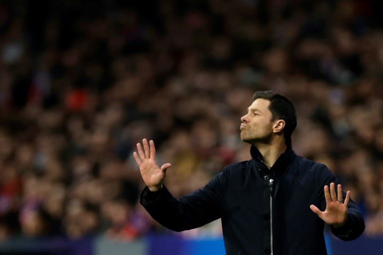 L'entraîneur espagnol du Bayer Leverkusen Xabi Alonso lors du match contre l'Atlético Madrid en phase de poules de la Ligue de champions au Metropolitano le 21 janvier 2025
