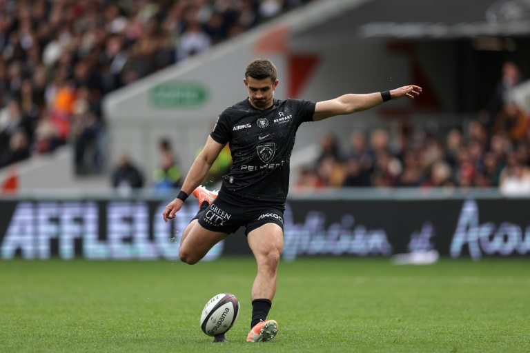 L'arrière de Toulouse Thomas Ramos lors du match de Top 14 entre le Stade Toulousain et le Castres Olympique au Stadium de Toulouse le 26 avril 2025