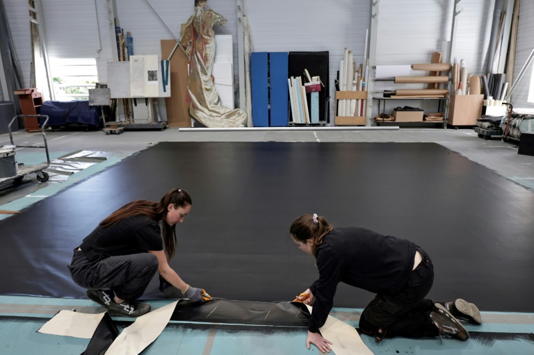 Les ateliers de fabrication des décors de la Comédie-Française à Sarcelles, dans le Val-d'Oise, le 29 avril 2025