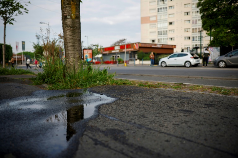 L'endroit où un jeune majeur a été blessé par balle lors d'une intervention policière, à Drancy, en Seine-Saint-Denis le 3 mai 2025