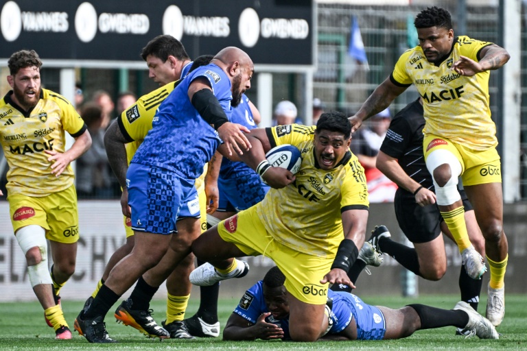 Will Skelton ballon en main pour La Rochelle à Vannes le 10 mai 2025