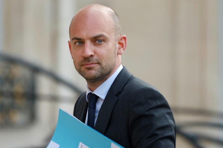 Le ministre français des Affaires étrangères, Jean-Noël Barrot, arrive à un dîner de travail au palais de l'Elysée, à Paris, le 5 mai 2025