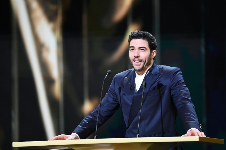 L'acteur français Tahar Rahim s'exprime lors de la cérémonie des César, le 24 février 2023