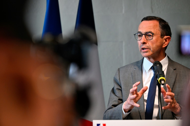 Le ministre de l'Intérieur Bruno Retailleau, lors d'une conférence de presse à Metz, en Moselle, le 2 mai 2025
