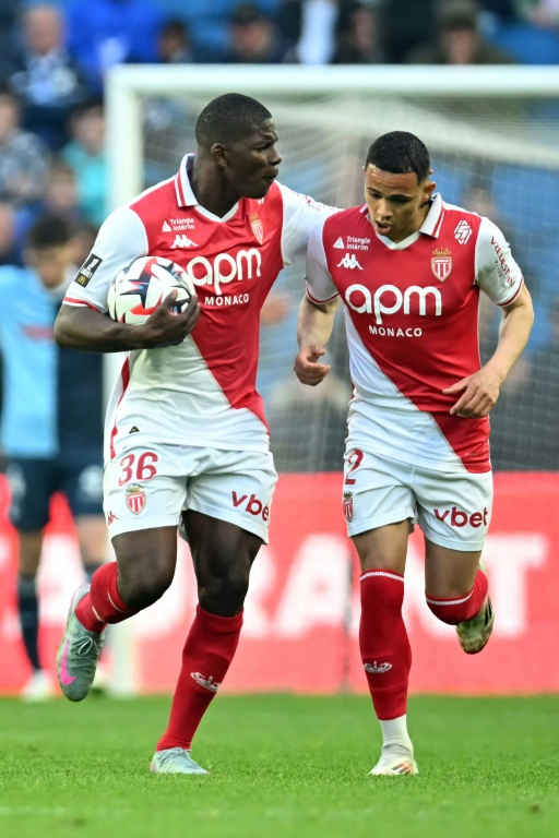 Les joueurs de Monaco Breel Embolo (à gauche) et Vanderson lors du match de championnat de France de L1 contre le Havre AC au stade Océane au Havre le 26 avril 2025.