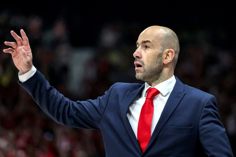 Le jeune entraîneur grec de Monaco, Vassilis Spanoulis, pendant la demie finale contre l'Olympiacos vendredi.
