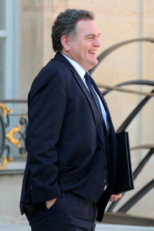 Le ministre français des Transports Philippe Tabarot sur le perron de l'Elysée à Paris, le 9 avril 2025