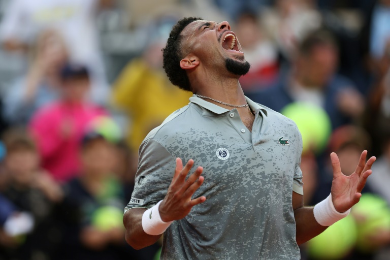 Arthur Fils vainqueur de Nicolas Jarry à Roland-Garros, le 26 mai 2025