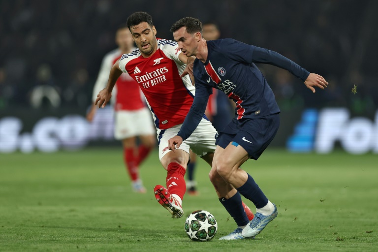 Fabian Ruiz du PSG ballon au pied contre Arsenal en demi-finale retour de la C1 le 7 mai 2025 au Parc des Princes à Paris