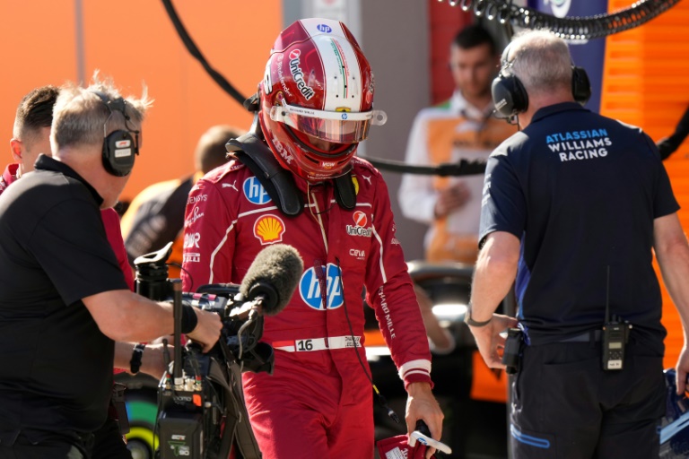 Le Monégasque Charles Leclerc (Ferrari) lors des qualifications du Grand-Prix d'Emilie-Romagne sur le circuit d'Imola (Italie) le 17 mai 2025.