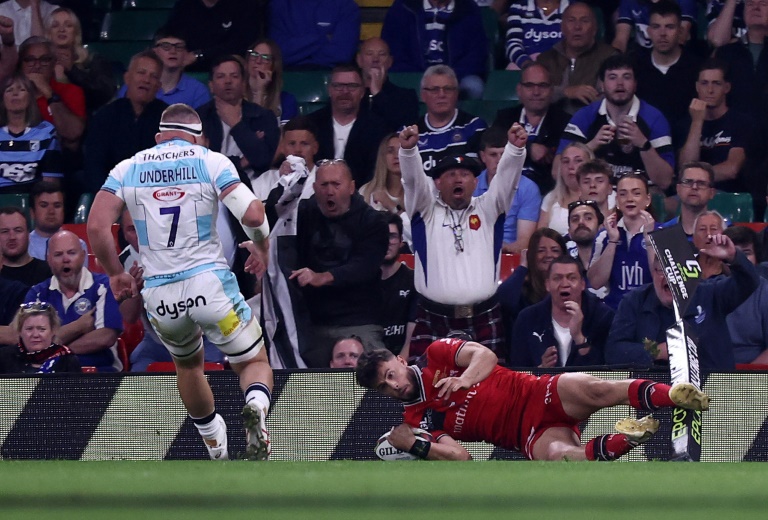 L'ailier lyonnais Ethan Dumortier inscrivant le premier essai de la finale de la Challenge Cup le 23 mai 2025 au Millennium de Cardiff. Mais les Lyonnais n'ont mené que vingt minutes avant de se faire déborder par la puissance des Anglais de Bath