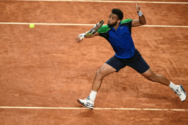 Le Français Arthur Fils lors de son match face à l'Allemand Alexander Zverev en 8e de finale du Masters 1000 de Rome le 13 mai 2025