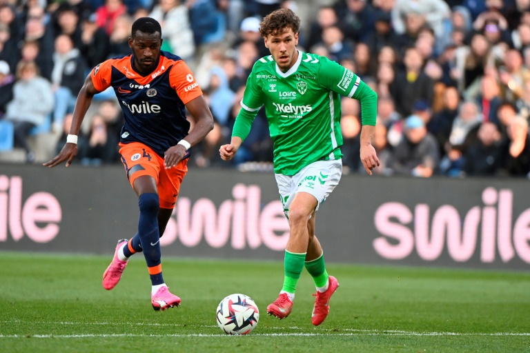 Le Stéphanois Lucas Stassin lors du match de Ligue 1 entre Saint-Etienne et Montpellier à la Mosson le 16 mars 2025